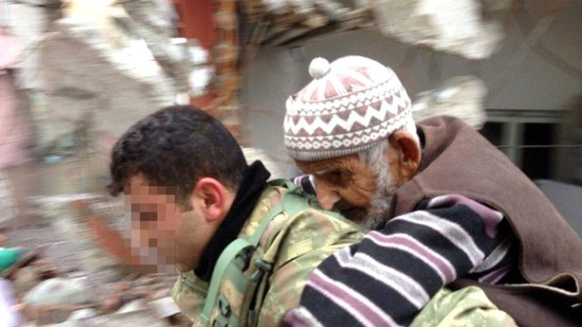 Ölüme Terk Edilen Yaşlı Çifti Mehmetçik Kurtardı