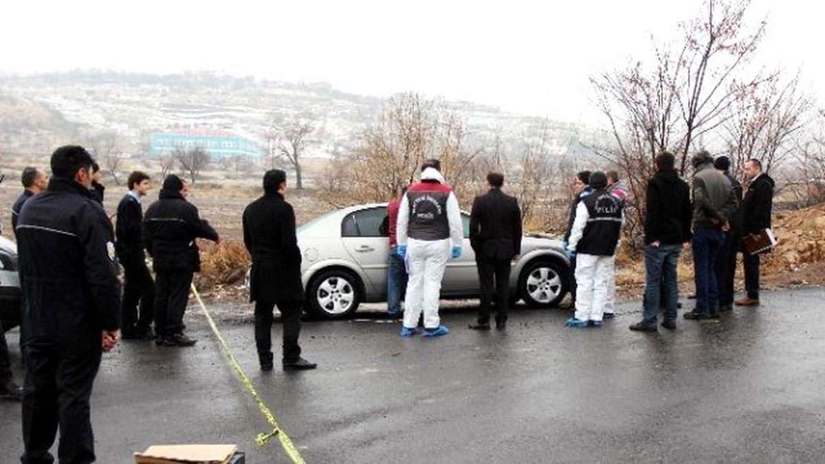 Aşçı Otomobilinde Başından Vurulmuş Halde Bulundu