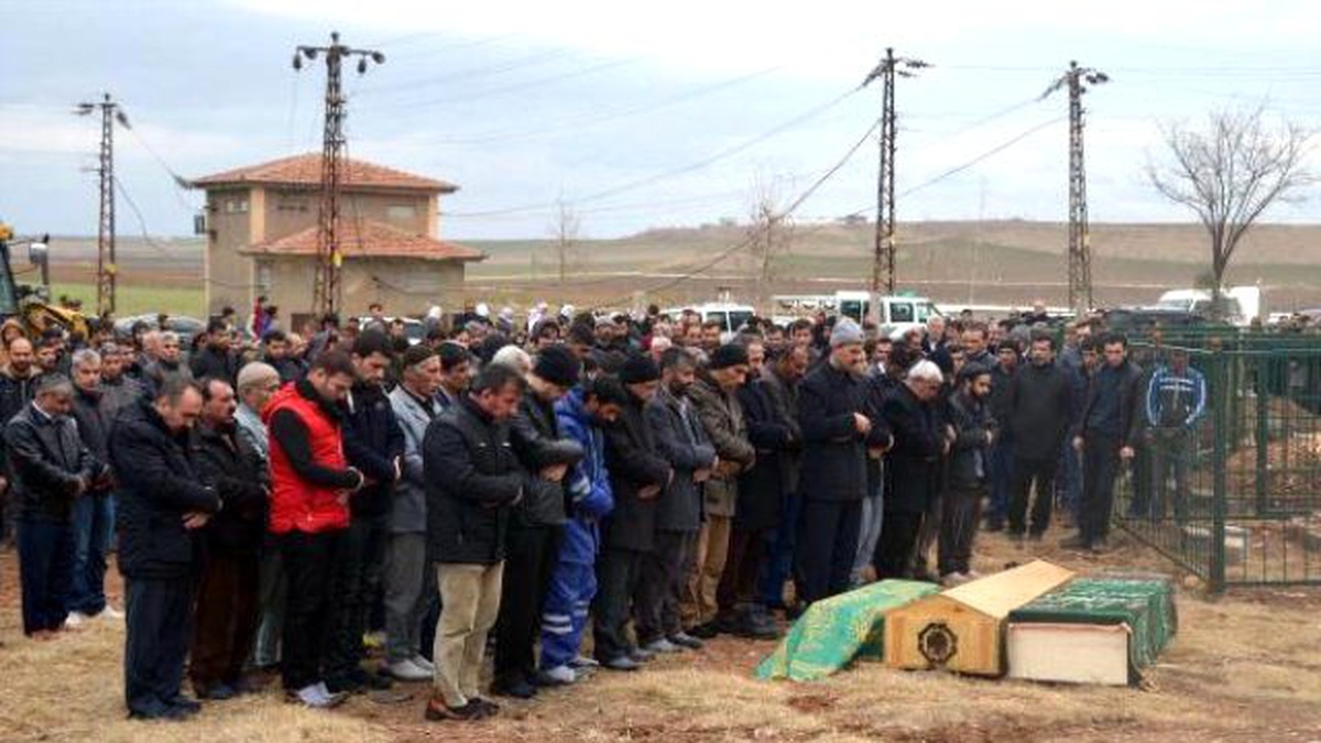 PKK Emniyete Bombalı Araçla Saldırdı: 1 Şehit, 3\'ü Çocuk 5 Ölü, 43 Yaralı (3)