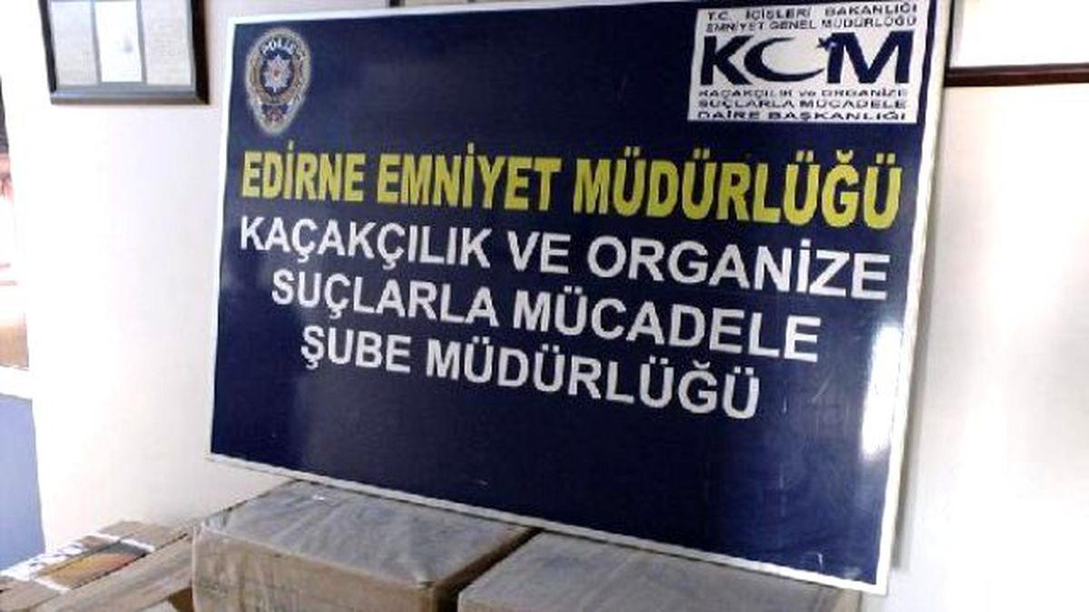 Polisin Kovalamaca Sonucu Yakaladığı Araçta Kaçak Sigara Çıktı
