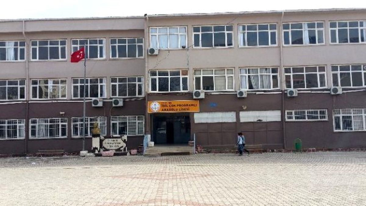 Teröristler Yine Okullara Saldırdı