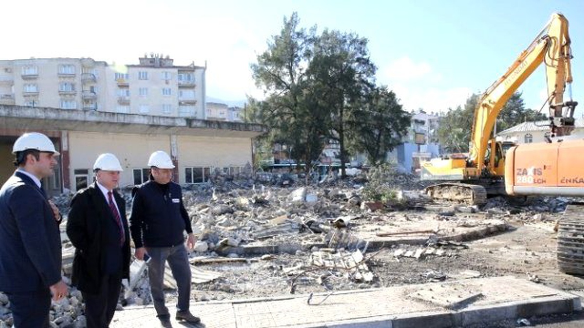 Yeni Hizmet Binası İçin Eski Otogarda Yıkım Başladı