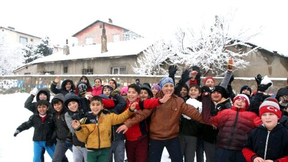 Yozgat\'ta Kar En Çok Çocukları Sevindirdi