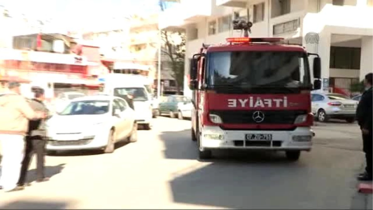 Yük Asansörün Halatı Koptu: 3 Yaralı