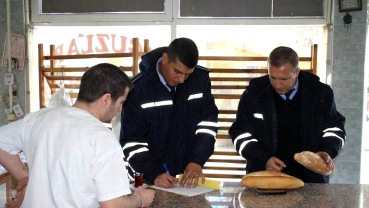 Zabıta Ekipleri Ekmek Satış Yerlerini ve Gramajını Denetledi