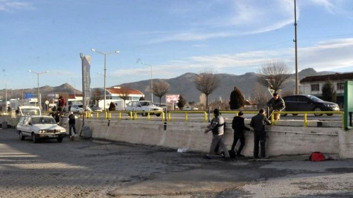 3 Defa Aracın Daldığı Benzin İstasyonuna İlginç Koruma Önlemi