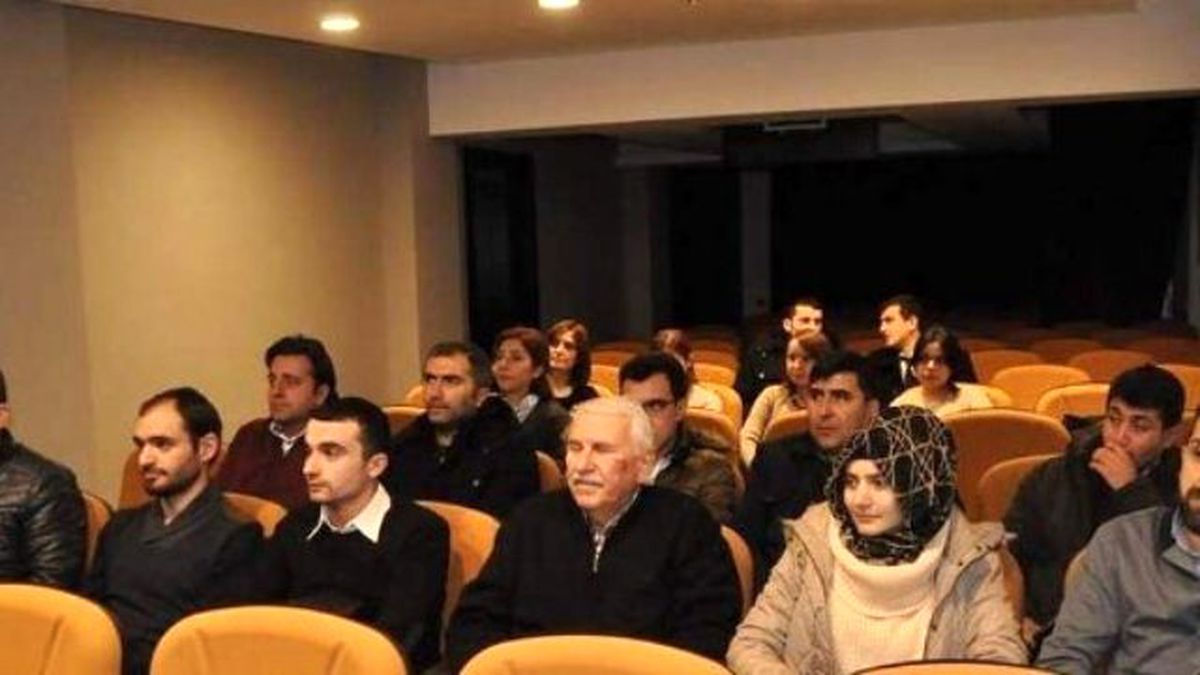 Afyonkarahisar\'da Eczacı-gözlükçü ve Optisyenlere Yönelik Bilgilendirme Toplantısı Yapıldı