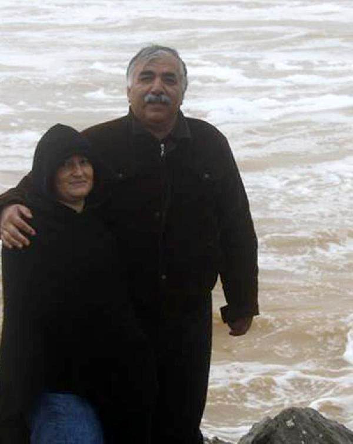 Anne- Babasının Mezarı Başında İntihar Etti