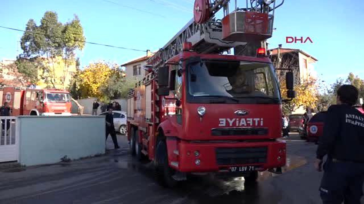 Antalya Klimadan Yangın Çıktı, Okul Tatil Edildi