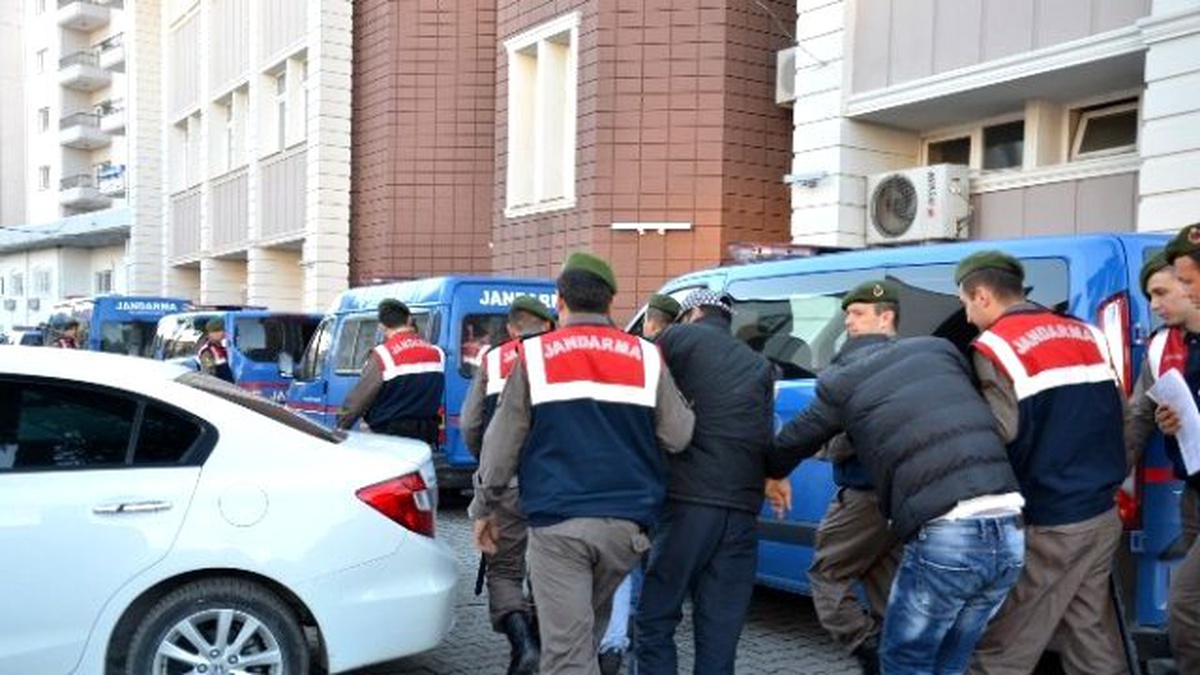 Bafra\'da Gözaltına Alınan 17 Kişi Adliyeye Sevk Edildi