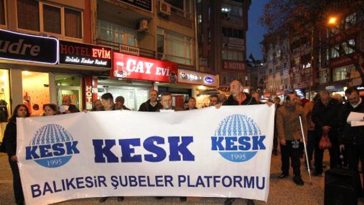 Balıkesir\'de Memurlar Bordro Yaktı