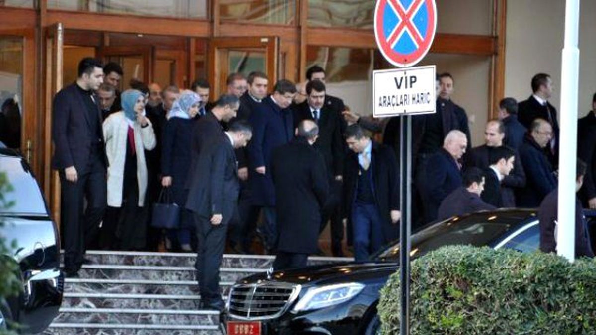 Başbakan Davutoğlu İstanbul\'da