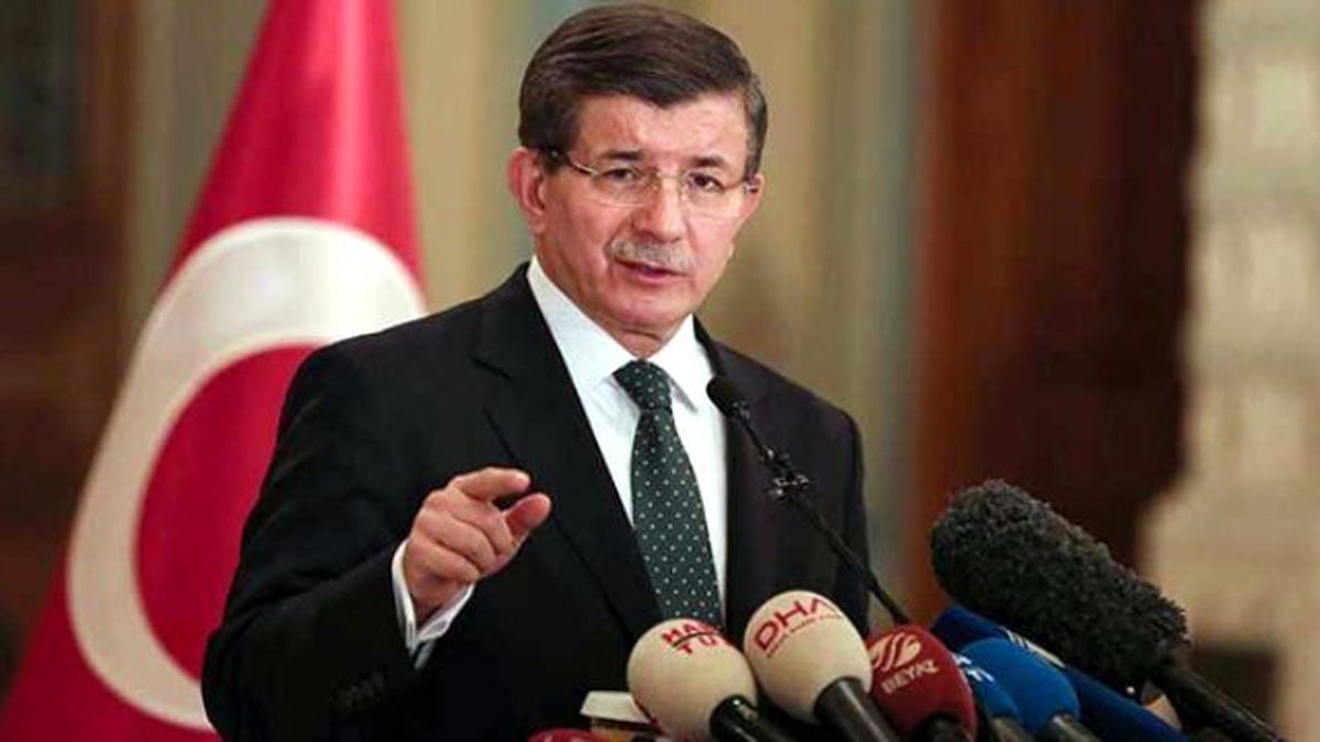 Davutoğlu'ndan Akademisyenlere Bildiri Eleştirisi: Türkçesi de Felaket