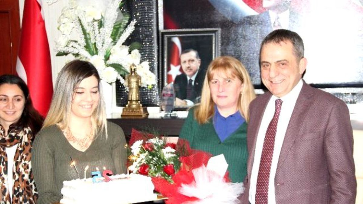 Başkan Sağıroğlu\'na Sürpriz Doğum Günü