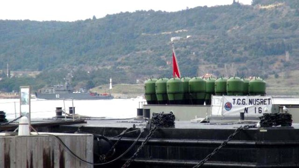 Bulgar Mayın Tarama Gemisi Çanakkale Boğazı\'ndan Geçti