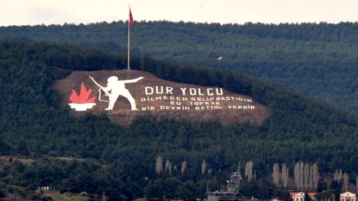 Bulgaristan Askeri Gemisi Çanakkale Boğazı\'ndan Geçti