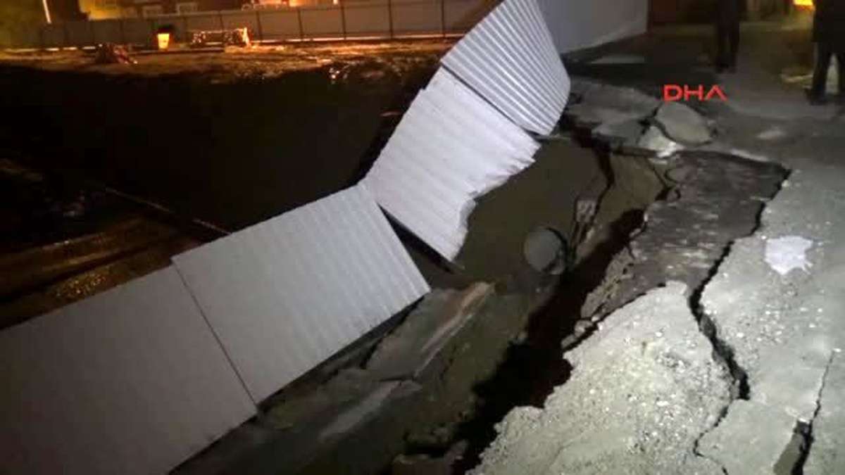 Bursa İş Merkezi İnşaatındaki Çökme Paniğe Neden Oldu