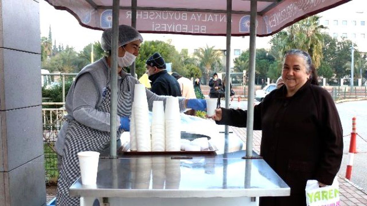 Büyükşehir Çorba Dağıtımlarına Devam Ediyor