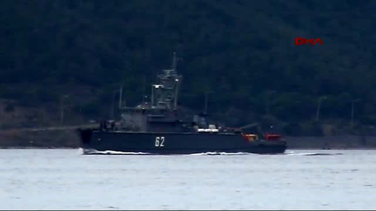 Çanakkale Bulgar Mayın Tarama Gemisi Çanakkale Boğazı\'ndan Geçti
