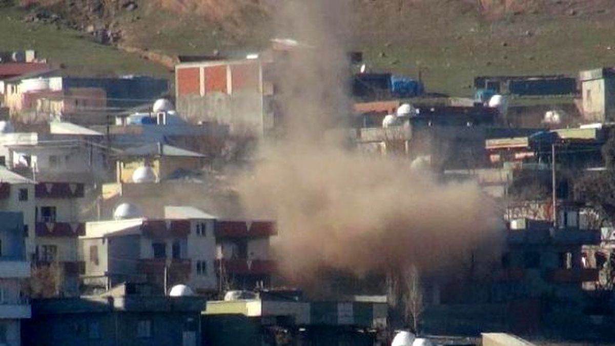 Cizre'de 2 Çocuk Evlerine İsabet Eden Kurşunlarla Hayatlarını Kaybetti