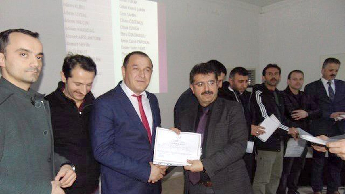 Direksiyon Eğitimi Kursiyerleri Sertifikalarını Aldı