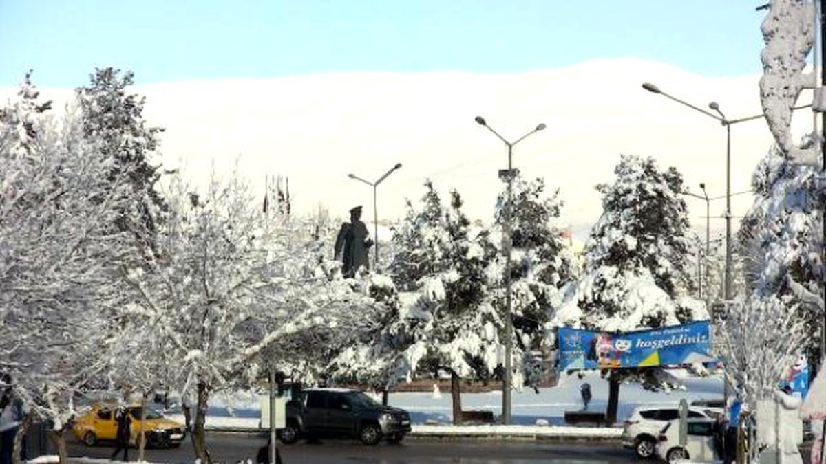 Doğu\'da Beyaz Esaret: 1480 Köy Yolu Ulaşıma Kapandı