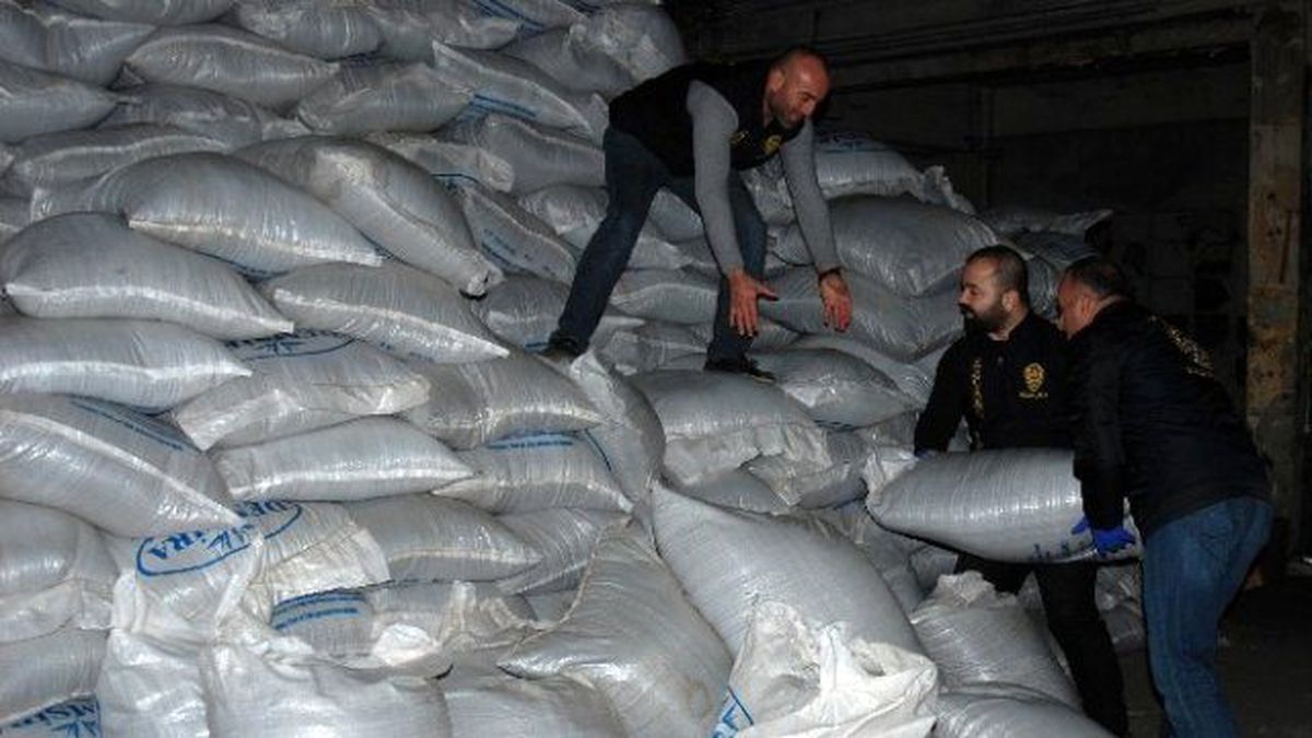 Durdurulan Tır\'da 20 Ton Kaçak Çay Ele Geçirildi