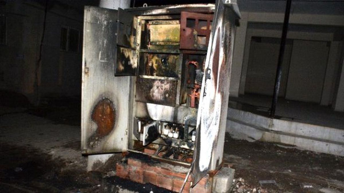 Elektrik Trafosunu Ateşe Verdiler