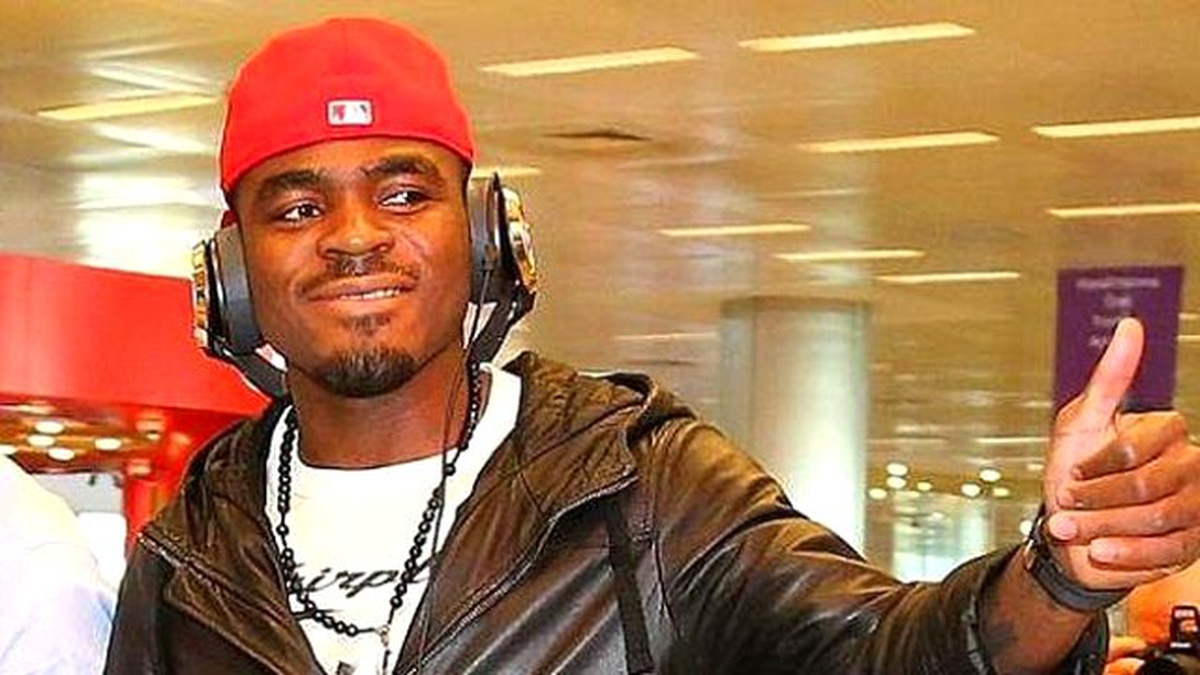 Emenike Şaşırttı "Gelin Film İzleyelim"