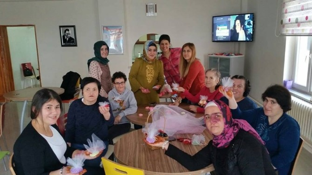 En Büyük Engel Sevgisizliktir Projesi\'ne Katılan Engelliler Gönüllü Gençlerle Buluşuyor