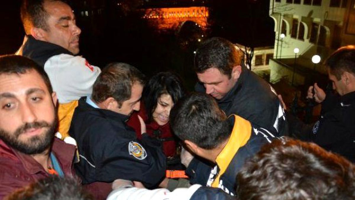 Erkek Arkadaşıyla Tartışan Kız Gece Yarısı Köprüye Çıktı