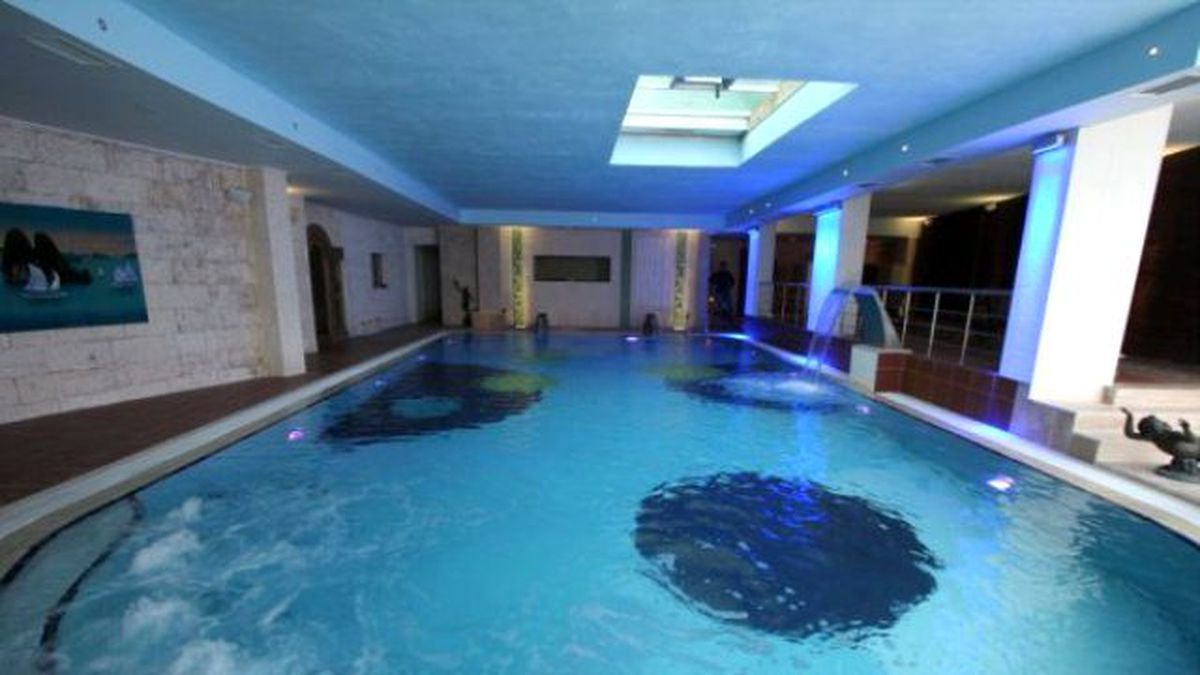 Erkek Mültecilere Havuz Yasağı Geldi