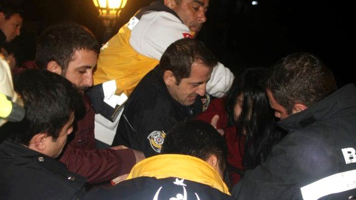 Genç Kadın Tarihi Köprüye Çıkarak İntihar Etmek İstedi