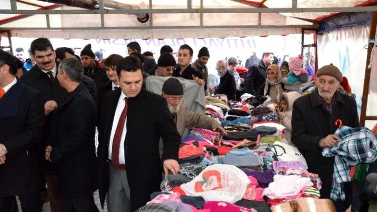 Iğdır\'da \'Askıda Elbise\' Kampanyası