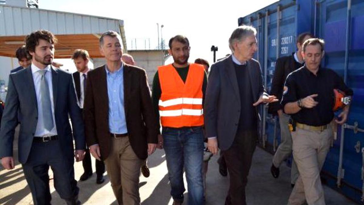 İngiltere Dışişleri Bakanı Philip Hammond Adana\'da Suriyeli Sığınmacılarla Görüştü (2)
