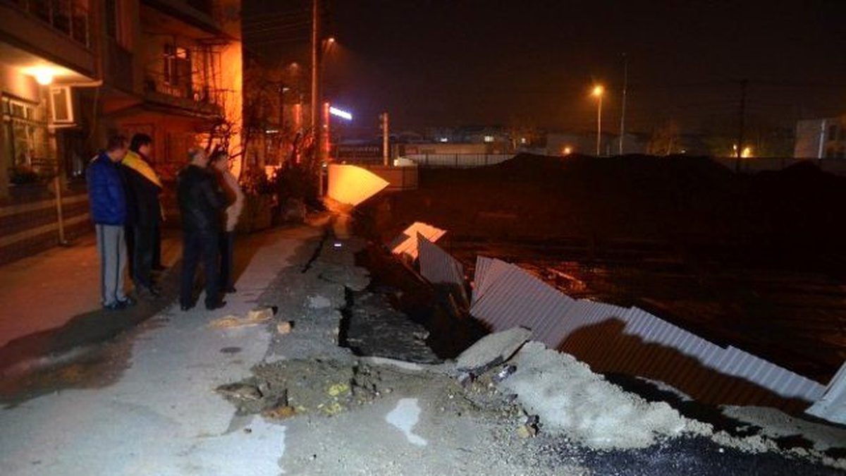 İş Merkezi İnşaatındaki Çökme Mahalleliyi Korkuttu