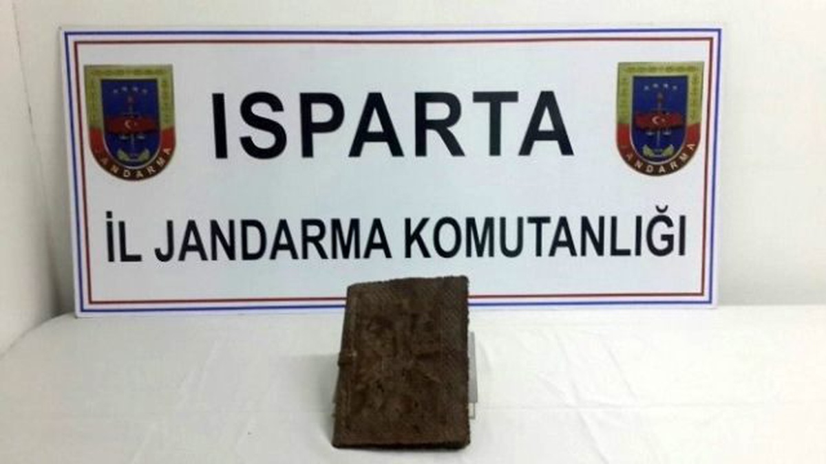 Isparta\'da 800 Yıllık El Yazması İncil Ele Geçirildi