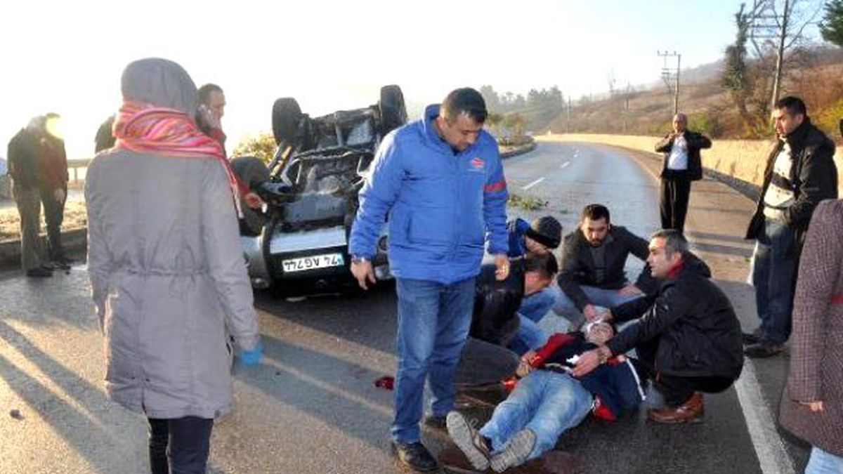 Kamyonet Takla Attı: 2 Yaralı