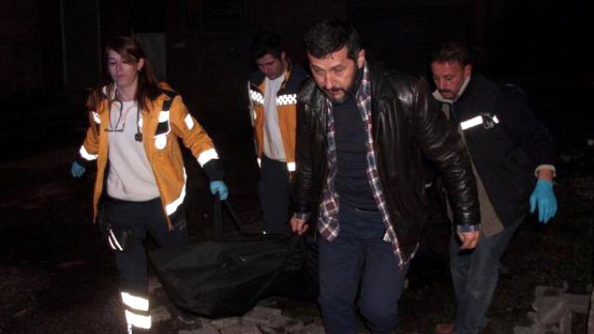 Kendisini Kaçırmak İsteyen Genci Bıçaklayarak Öldürdü