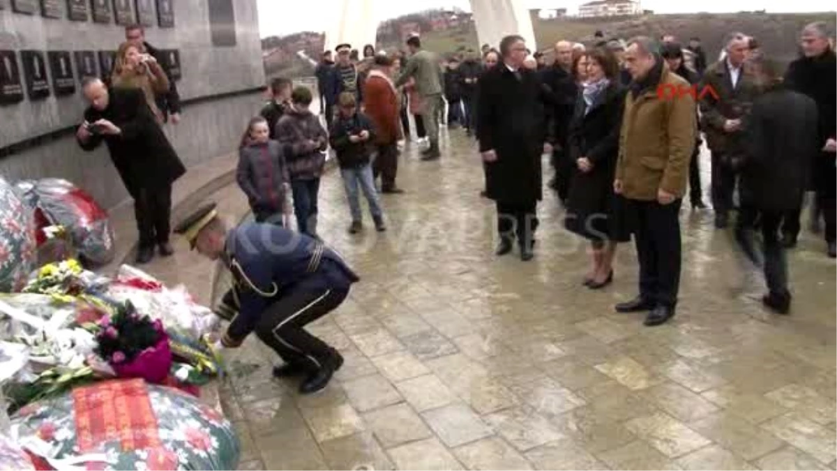 Kosova?da Reçak Katliamının Kurbanları Anıldı