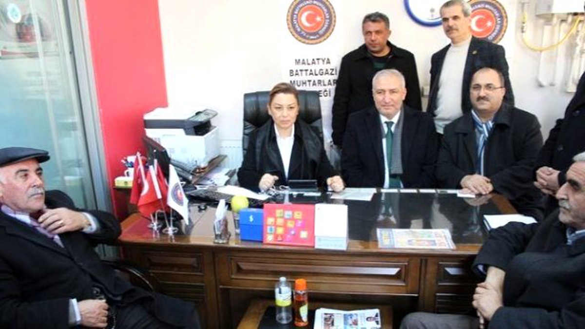 Milletvekili Öznur Çalık\'tan Akademisyenlere \'Çukur Nitelemesi