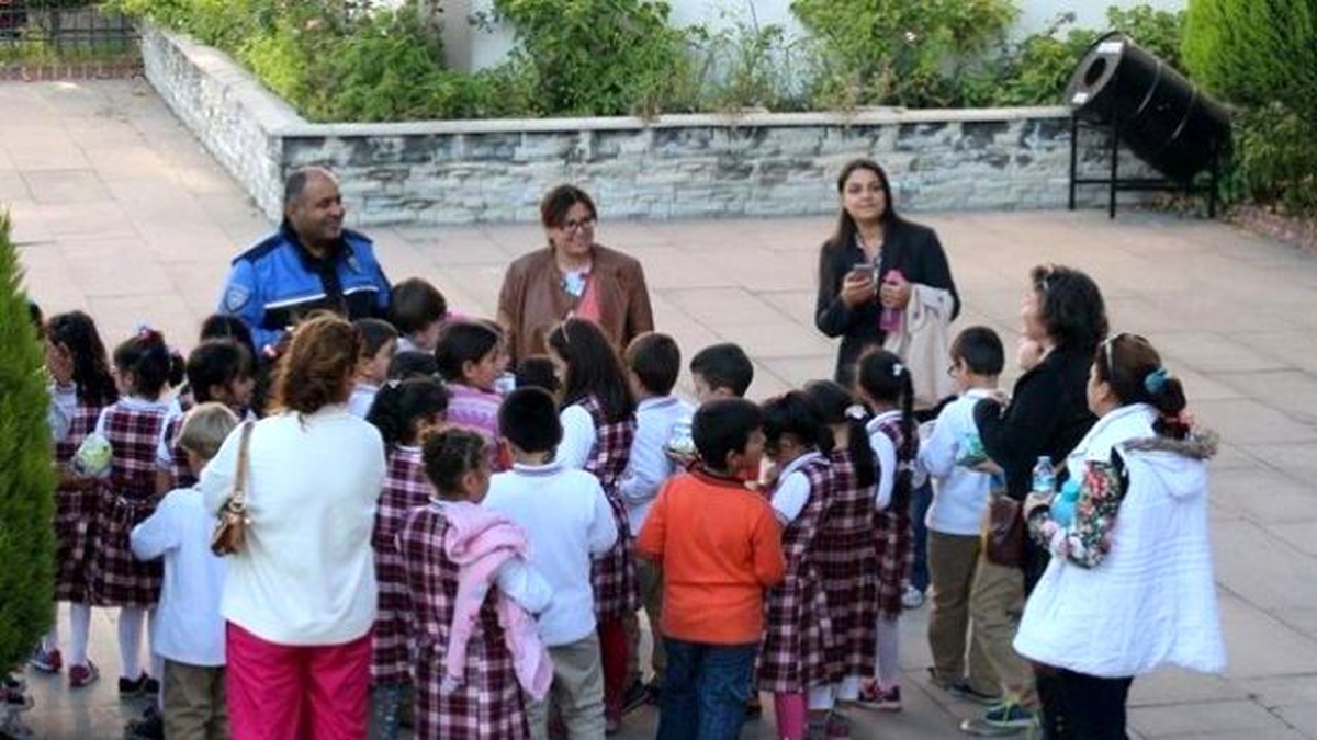 Miniklerden Polis Amcaya Ziyaret