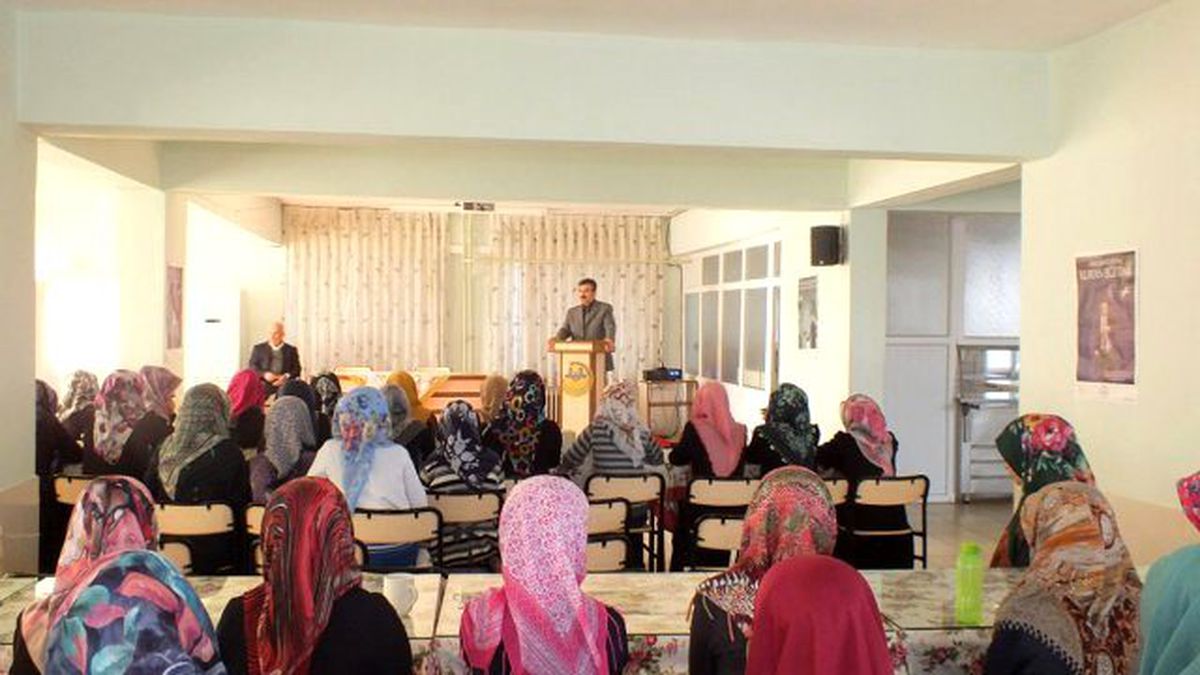 Müftü Hafız Bayanlara Konferans Verdi