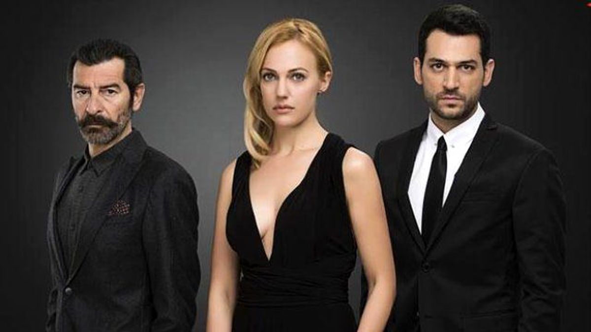 Gecenin Kraliçesi Ekibinden 'Ayrılık' İddialarına Fotoğraflı Yanıt