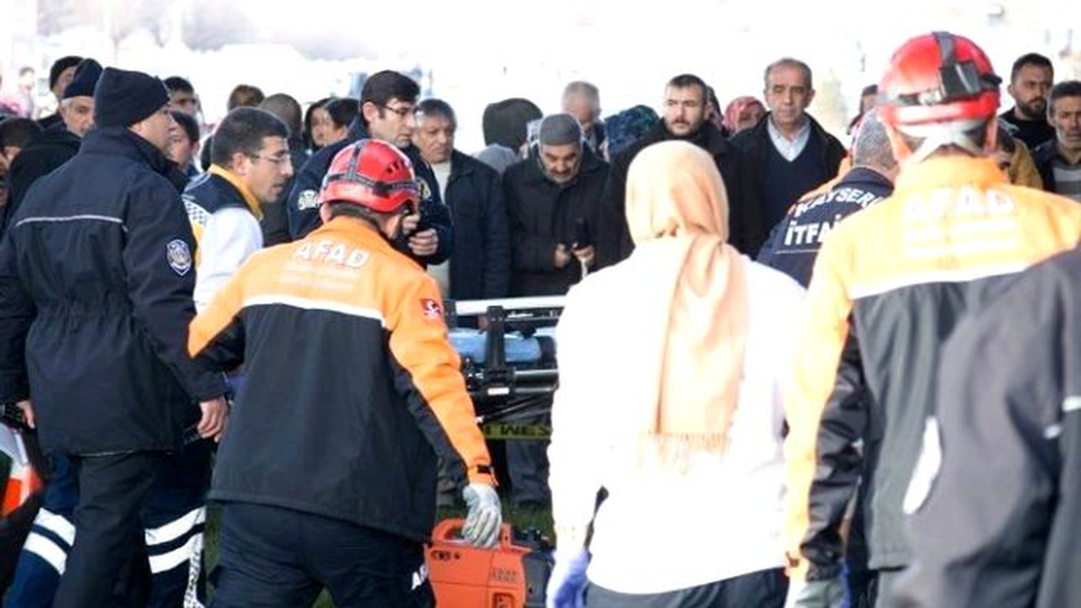 Otomobil Köprüden Uçtu: 5 Yaralı