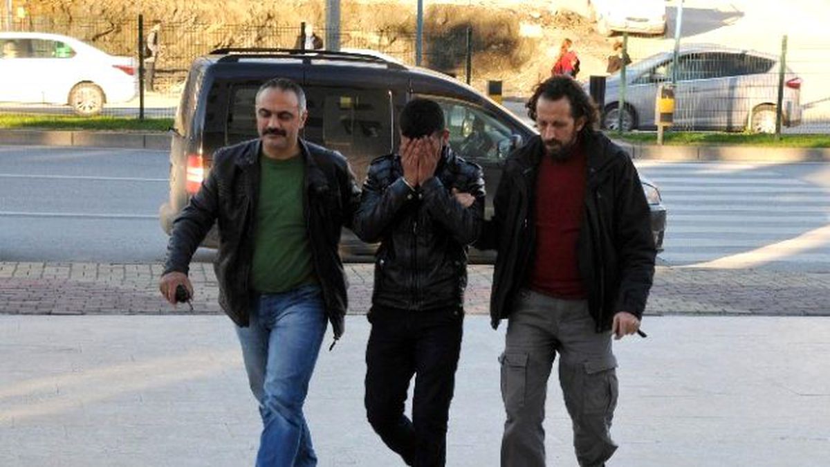 Para Çeken Kadının Çantasını Çalan Kapkaççı Tutuklandı