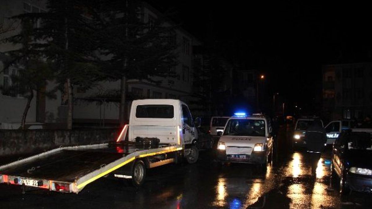 Polisin Dur İhtarına Uymadı, Çekiciyi Bırakıp Kaçtı