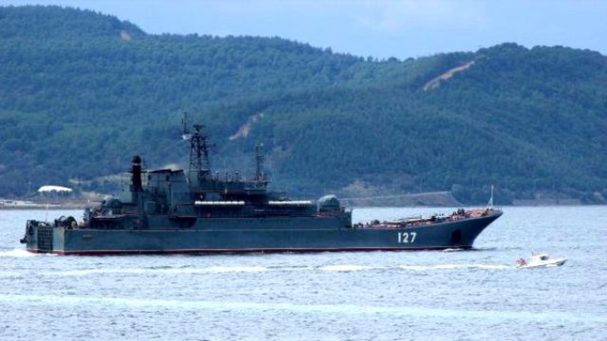 Rus Savaş Gemisi \'Minsk\' Çanakkale Boğazı\'ndan Geçti