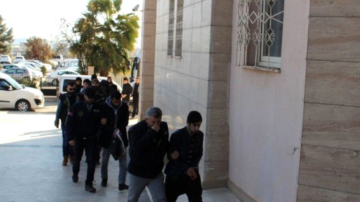 Şanlıurfa\'da Işid Operasyonunda Gözaltına Alınanlar Adliyeye Sevk Edildi