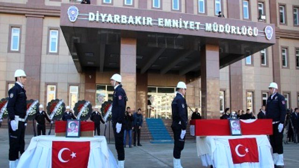 Şehit Polis ve Kızı İçin Tören Düzenlendi
